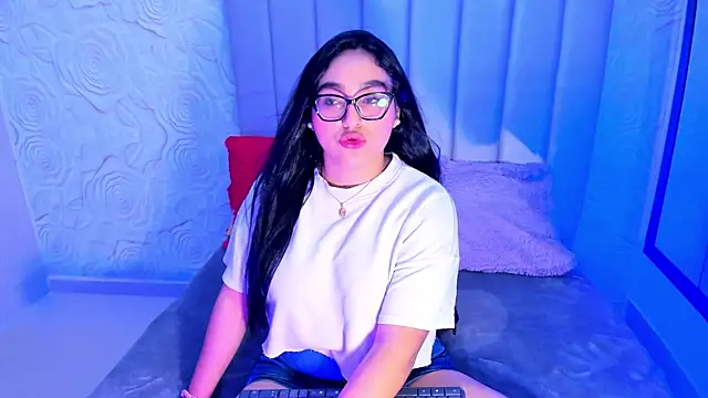 Snapshot of Lya_dubois_ chatting on June 2026 08:57:02 PM Lya dubois online show from June 2026 08:57:02 PM