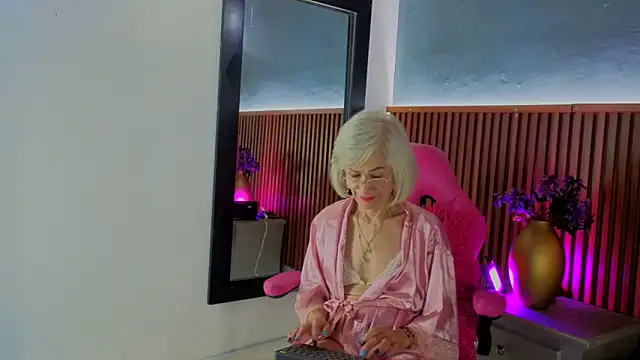 Snapshot of miss_monserrate01 chatting on May 2026 01:30:02 PM miss monserrate01 online show from May 2026 01:30:02 PM