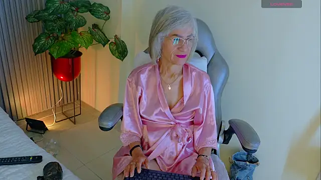 Snapshot of miss_monserrate01 chatting on July 2026 02:42:02 PM miss monserrate01 online show from July 2026 02:42:02 PM