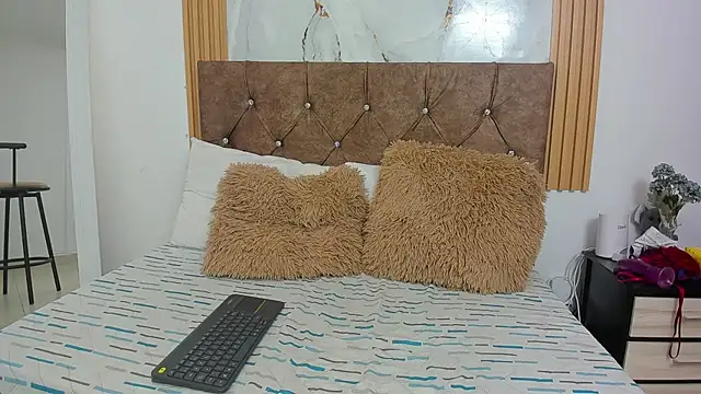 Snapshot of Candyfox2606 chatting on February 2026 05:43:01 PM Candyfox2606 online show from February 2026 05:43:01 PM