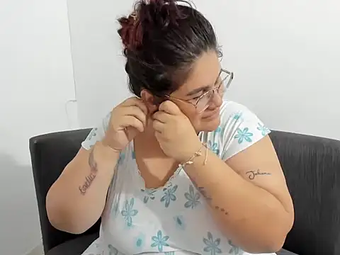 Snapshot of OSITA_1992 chatting on February 2026 04:02:02 PM OSITA 1992 online show from February 2026 04:02:02 PM