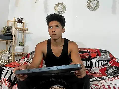 Yoel hot2004 online show from February 2026 07:32:02 PM