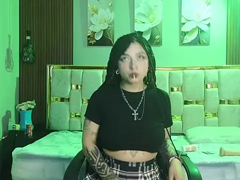Snapshot of _weird_sativa chatting on May 2026 10:07:01 PM weird sativa online show from May 2026 10:07:01 PM