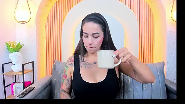 violet scott  online show from February 2026 10:42:02 AM