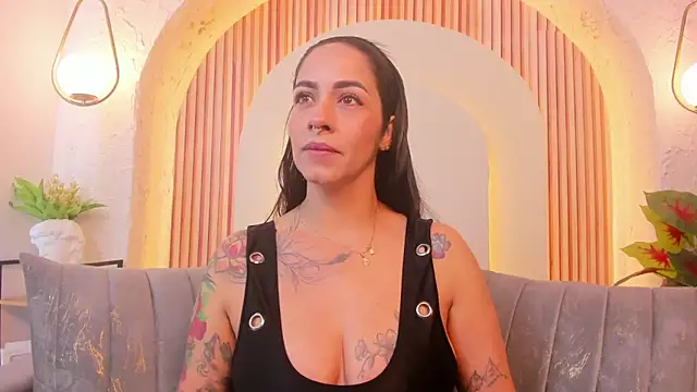 violet scott  online show from February 2026 10:26:02 AM