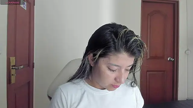 Snapshot of Dahiana_Dmour_ chatting on May 2026 12:02:02 PM Dahiana Dmour online show from May 2026 12:02:02 PM