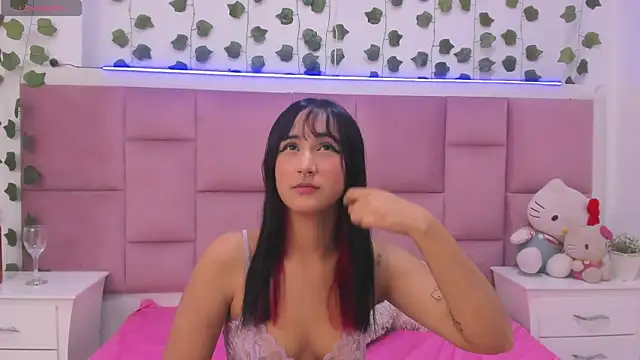 Snapshot of LeslieCute69 chatting on March 2026 07:32:01 PM LeslieCute69 online show from March 2026 07:32:01 PM