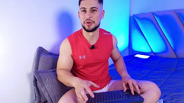 Snapshot of valenssio_moretti chatting on June 2026 12:44:01 AM valenssio moretti online show from June 2026 12:44:01 AM