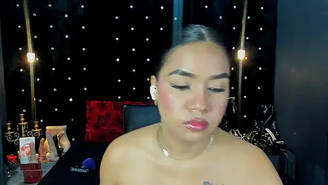 Snapshot of MiaWolton chatting on February 2026 08:07:02 PM MiaWolton online show from February 2026 08:07:02 PM