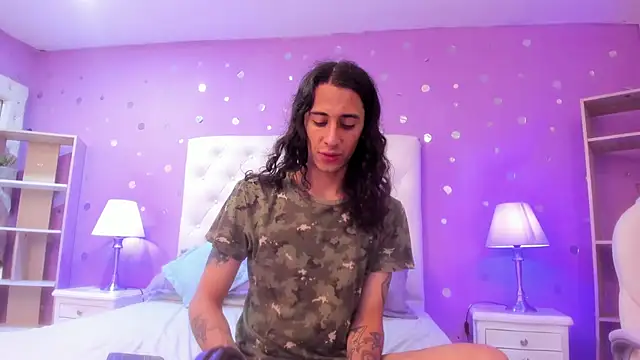 Goldentemptation  online show from February 2026 01:20:01 PM