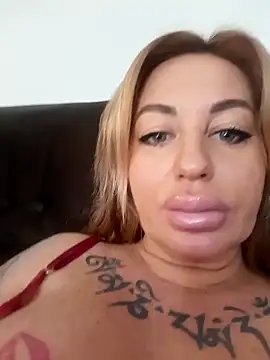 MiaMooly online show from February 2026 12:32:02 PM