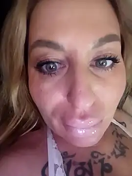 MiaMooly online show from February 2026 06:39:02 PM