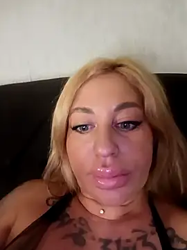 MiaMooly online show from May 2026 06:20:01 PM