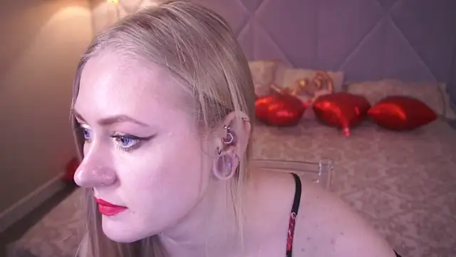 Snapshot of DramaQuenns chatting on February 2026 07:24:01 AM DramaQuenns online show from February 2026 07:24:01 AM