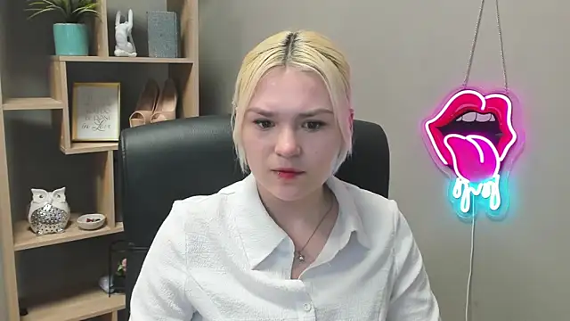 SweetLilyxo online show from February 2026 02:39:01 PM