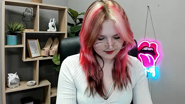 Snapshot of SweetLilyxo chatting on June 2026 06:38:01 AM SweetLilyxo online show from June 2026 06:38:01 AM