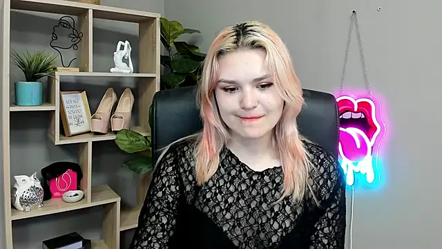 Snapshot of SweetLilyxo chatting on July 2026 06:48:02 AM SweetLilyxo online show from July 2026 06:48:02 AM