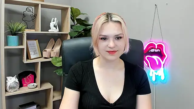 Snapshot of SweetLilyxo chatting on July 2026 06:49:02 AM SweetLilyxo online show from July 2026 06:49:02 AM