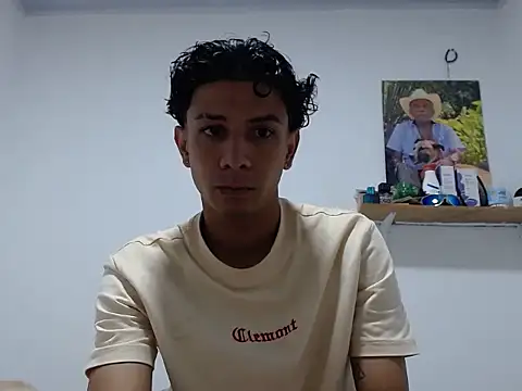 Snapshot of waner_thom chatting on July 2026 07:27:01 PM waner thom online show from July 2026 07:27:01 PM