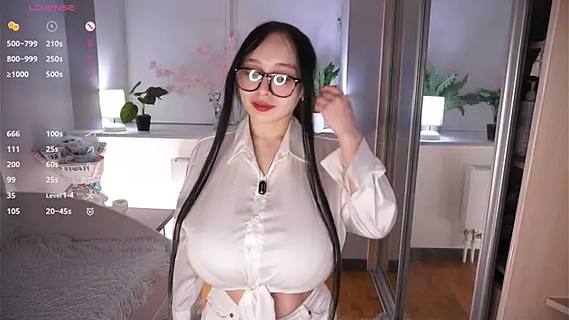 HannaHayles online show from March 2026 05:17:01 PM