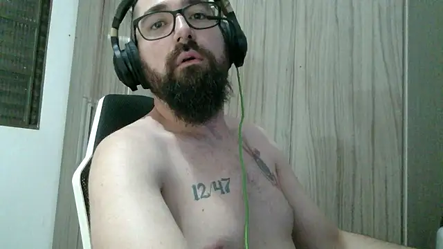 Snapshot of Redlovecouple chatting on February 2026 12:08:02 PM Redlovecouple online show from February 2026 12:08:02 PM