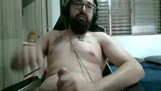 Snapshot of Redlovecouple chatting on March 2026 03:58:01 PM Redlovecouple online show from March 2026 03:58:01 PM