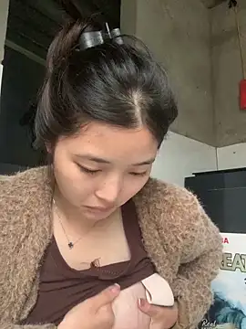 Snapshot of Suzu_xx01 chatting on May 2026 11:00:01 PM Suzu xx01 online show from May 2026 11:00:01 PM