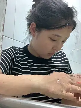 Snapshot of Suzu_xx01 chatting on May 2026 03:09:01 PM Suzu xx01 online show from May 2026 03:09:01 PM