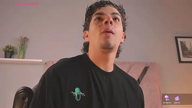 Snapshot of Axel_Creed chatting on February 2026 01:07:01 PM Axel Creed online show from February 2026 01:07:01 PM