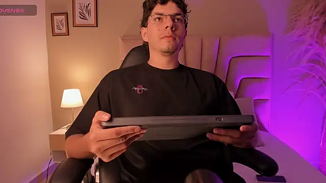 Snapshot of Axel_Creed chatting on February 2026 02:19:02 AM Axel Creed online show from February 2026 02:19:02 AM