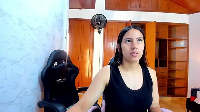 Snapshot of Emily_and_Soffy chatting on February 2026 12:01:01 PM Emily and Soffy online show from February 2026 12:01:01 PM