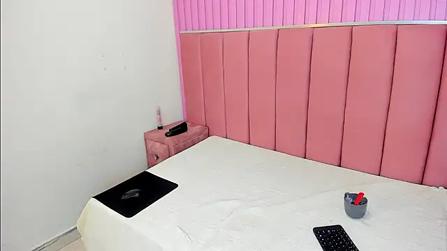 LunaSmithly online show from April 2026 06:38:01 PM