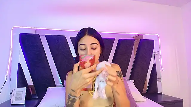 sophia love   online show from February 2026 01:38:02 PM