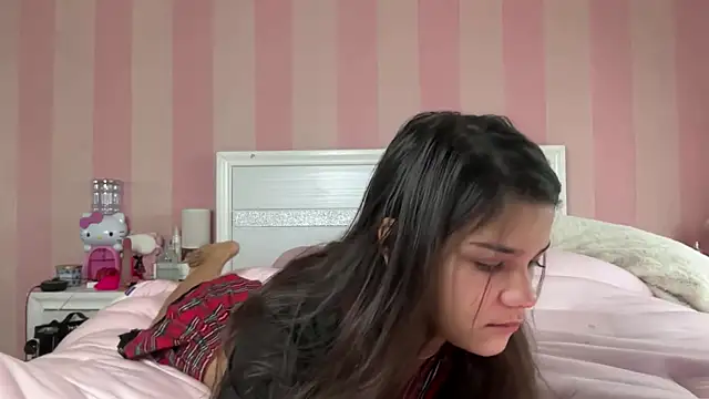 TheDaisyPink online show from April 2026 10:05:02 PM