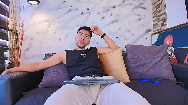 Snapshot of Max_Hornye chatting on February 2026 06:41:02 PM Max Hornye online show from February 2026 06:41:02 PM