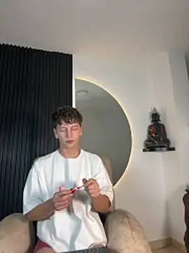 Snapshot of ARON_LUXX chatting on February 2026 03:10:01 AM ARON LUXX online show from February 2026 03:10:01 AM