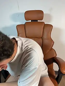 ARON LUXX online show from March 2026 01:00:01 PM