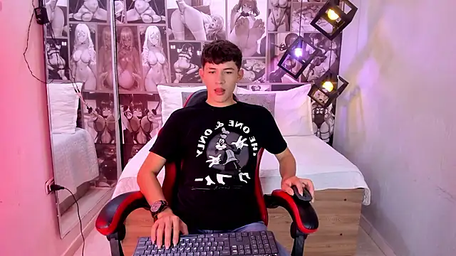 Christian Foxx online show from March 2026 06:33:01 PM