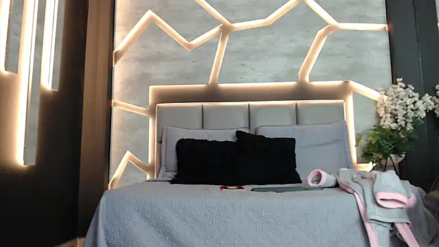 Snapshot of MiistressBlu chatting on March 2026 01:51:01 PM MiistressBlu online show from March 2026 01:51:01 PM