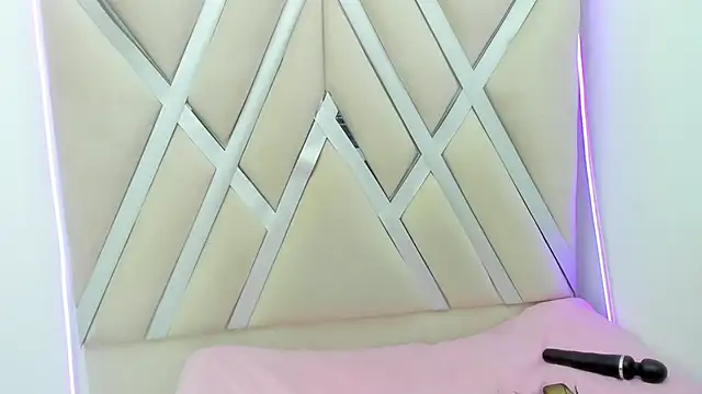 ninameduxx online show from February 2026 04:13:02 AM