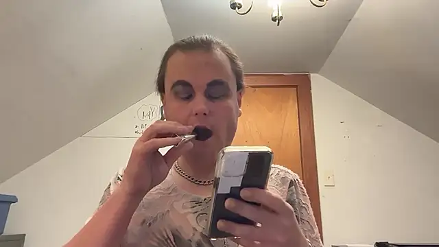 Snapshot of RaeganV chatting on February 2026 07:50:01 AM RaeganV online show from February 2026 07:50:01 AM