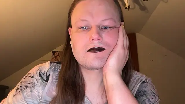 Snapshot of RaeganV chatting on March 2026 12:17:01 AM RaeganV online show from March 2026 12:17:01 AM