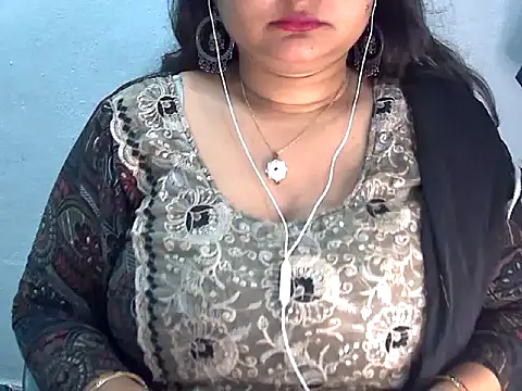 Snapshot of Saniya_K2 chatting on April 2026 05:30:01 PM Saniya K2 online show from April 2026 05:30:01 PM