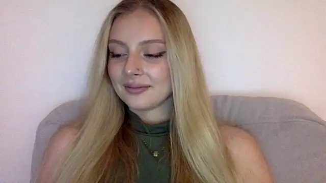 Snapshot of MayaWetDream chatting on February 2026 05:28:01 PM MayaWetDream online show from February 2026 05:28:01 PM