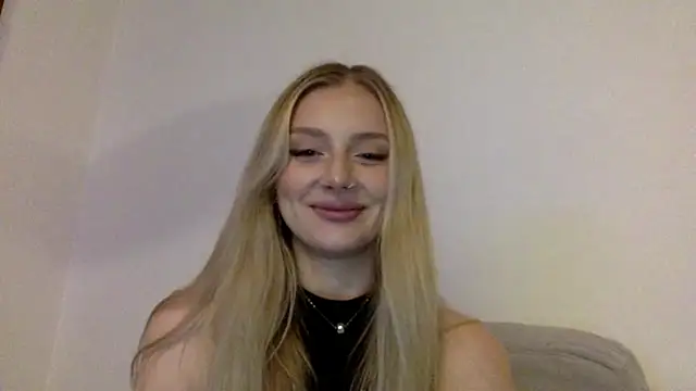 Snapshot of MayaWetDream chatting on February 2026 08:48:02 PM MayaWetDream online show from February 2026 08:48:02 PM