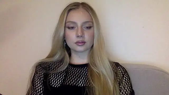 Snapshot of MayaWetDream chatting on February 2026 08:40:02 PM MayaWetDream online show from February 2026 08:40:02 PM