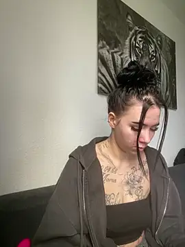 Snapshot of zoeelovee chatting on February 2026 07:51:02 AM zoeelovee online show from February 2026 07:51:02 AM