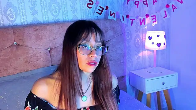 Snapshot of Chloe_Miiler chatting on February 2026 01:18:01 PM Chloe Miiler online show from February 2026 01:18:01 PM