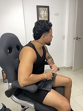 MattiaDupont online show from May 2026 11:57:01 PM