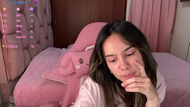 Snapshot of Zaphiroo_10 chatting on February 2026 10:43:02 PM Zaphiroo 10 online show from February 2026 10:43:02 PM